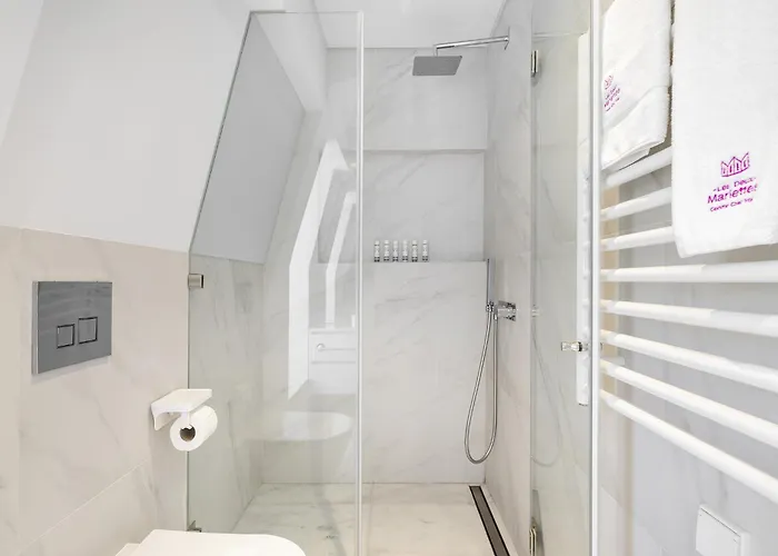 Les Deux Mariettes & 아파트 *