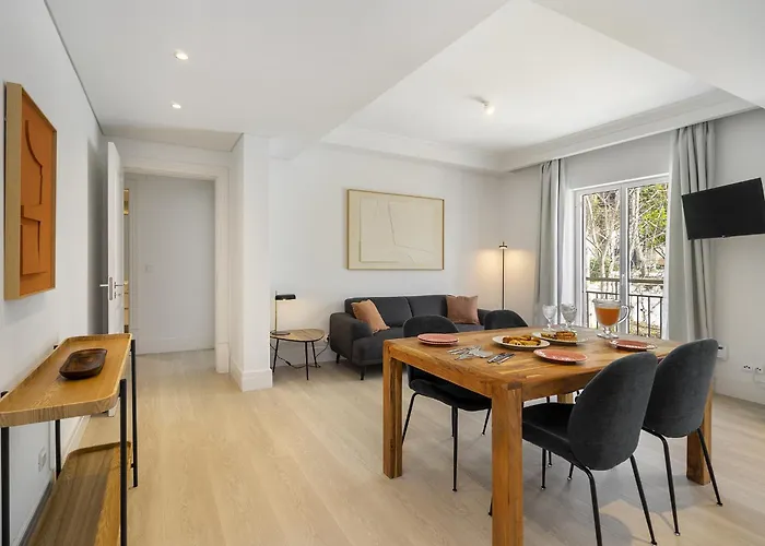 Les Deux Mariettes & *