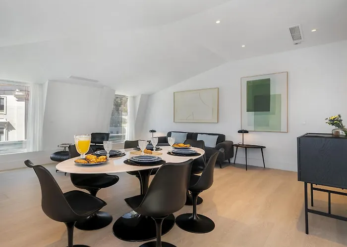 Les Deux Mariettes & *